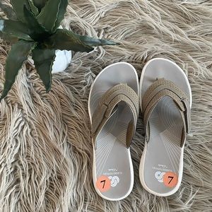 Clark’s cloudsteppers sandals